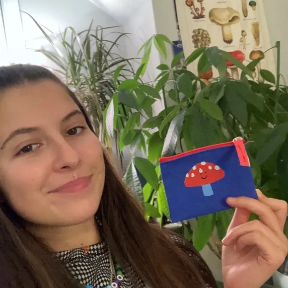 Meet your Posher, Nicole - Picture 3 of 3